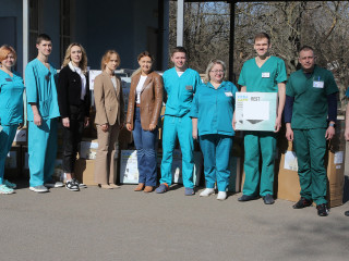 Ольга Бабенко вместе с депутатом ВРУ передали медицинское оборудование криворожским больницам