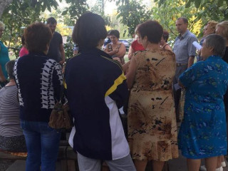 Жителі вулиці Сергія Параджанова обговорили з депутатами проблеми району