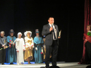 Театр "Академия движения" отметил профессиональный праздник премьерой.