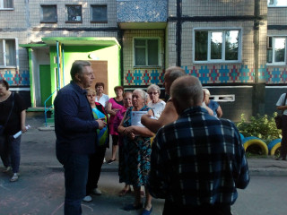 Встреча Михаила Карого на улице Головко