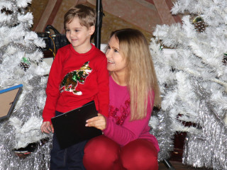 Ольга Бабенко организовала праздничный новогодний концерт для детей