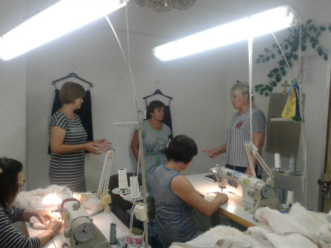 Леся Стрембицкая встретилась с дружным коллективом швейного цеха по производству женской одежды