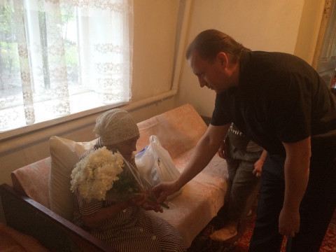Представители «ЗА РІДНЕ МІСТО» поздравили с 90-летним юбилеем ветерана труда Сидорскую Александру Васильевну