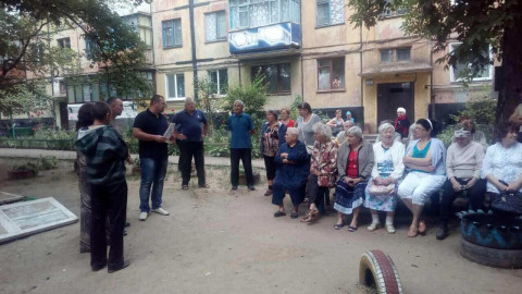Депутати Покровського райради розповіли жителям району про роботу, проведену за їх зверненнями