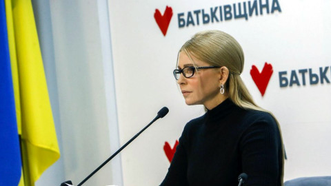 Юлия Тимошенко предлагает ограничить выплаты чиновников, привязав их к зарплатам людей