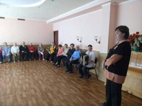 Катерина Плотникова посетила Территориальный центр социального обслуживания Терновского района