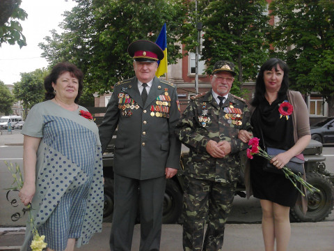 8 мая были возложены цветы к братской могиле на улице Свято-Николаевской