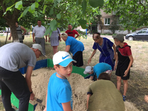 Завезён песок на детскую площадку у дома №11 по ул. Рзянкина