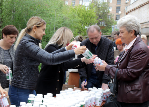 Соціально вразливі мешканці міста отримали вітамінні комплекси від Ольги Бабенко