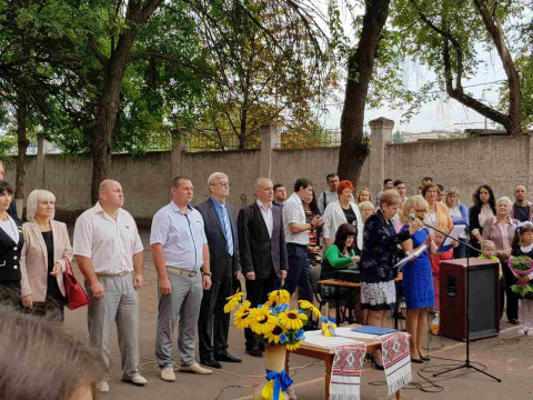Депутаты Покровского райсовета поздравили учеников школы № 34