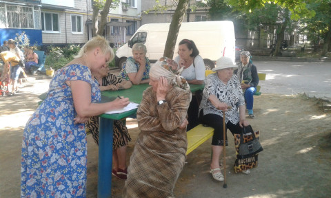 Леся Стрембицкая провела выездную встречу с жильцами домов 130 и 132 по улице Сергея Колачевского