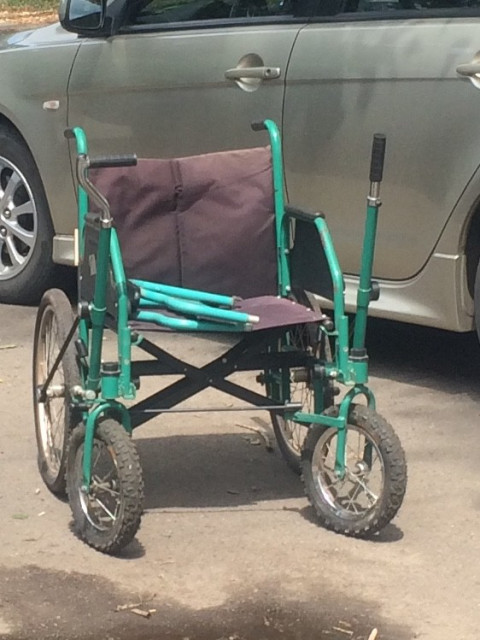 Глава Криворожской организации «Батьківщина молода» Колосовский Денис помог в приобретении коляски для инвалида