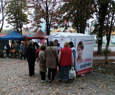 21 октября информационные палатки команды Ольги Бабенко снова работали на улицах Кривого Рога