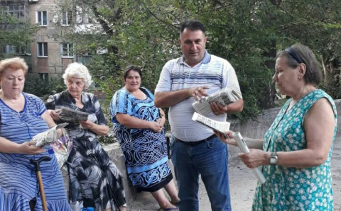 Свои жалобы озвучили на встрече с депутатом Фаигом Алиевым жители улиц Вокзальной, Криворожстали и Медицинской
