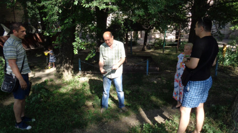 На выездной встрече Сергея Костомахи жильцы дома №1 по пр. Южный обратились за помощью в благоустройстве двора